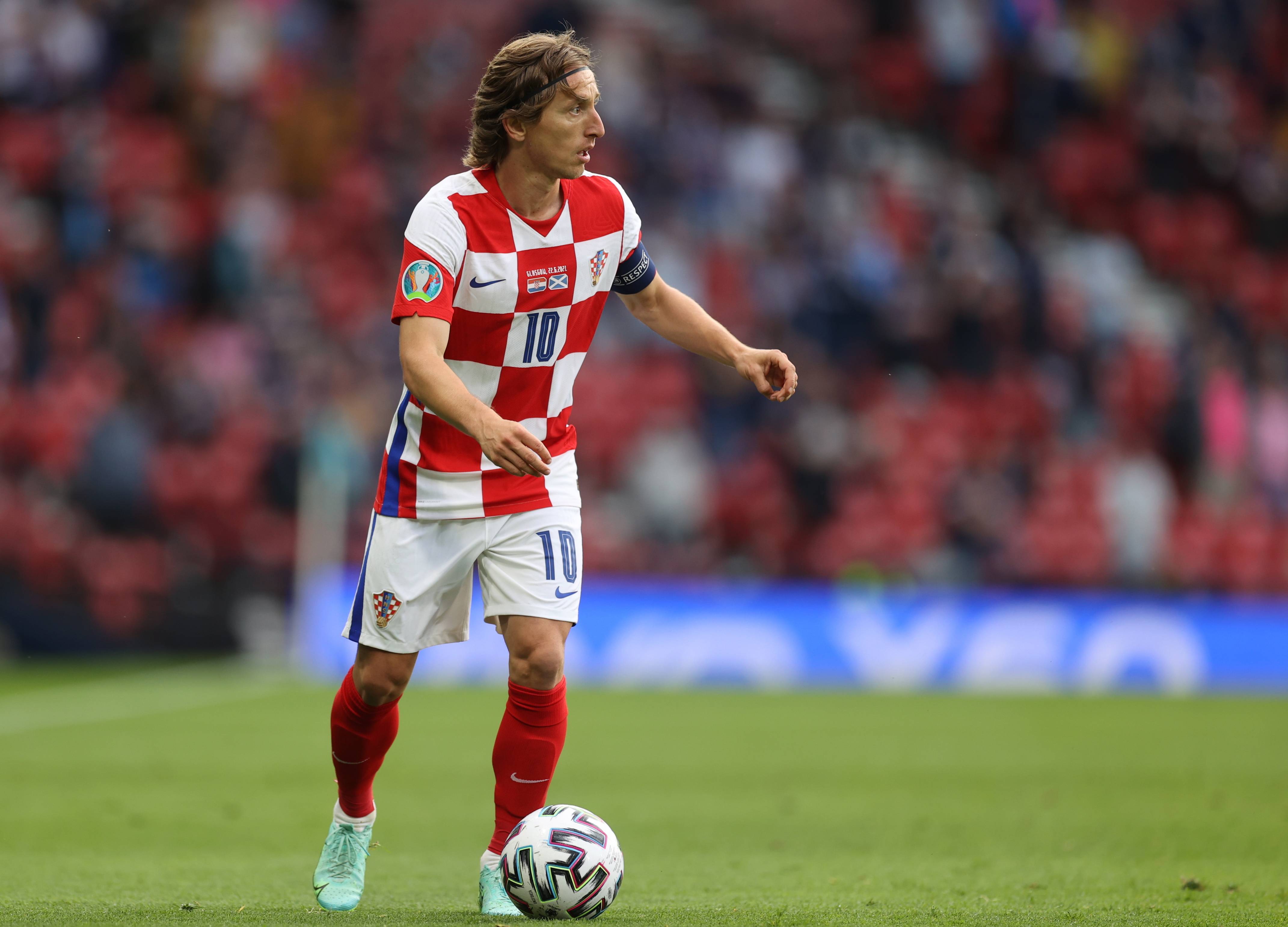 埃切韦里冬窗回河床？记者：经纪人和曼城都没有进行相关讨论