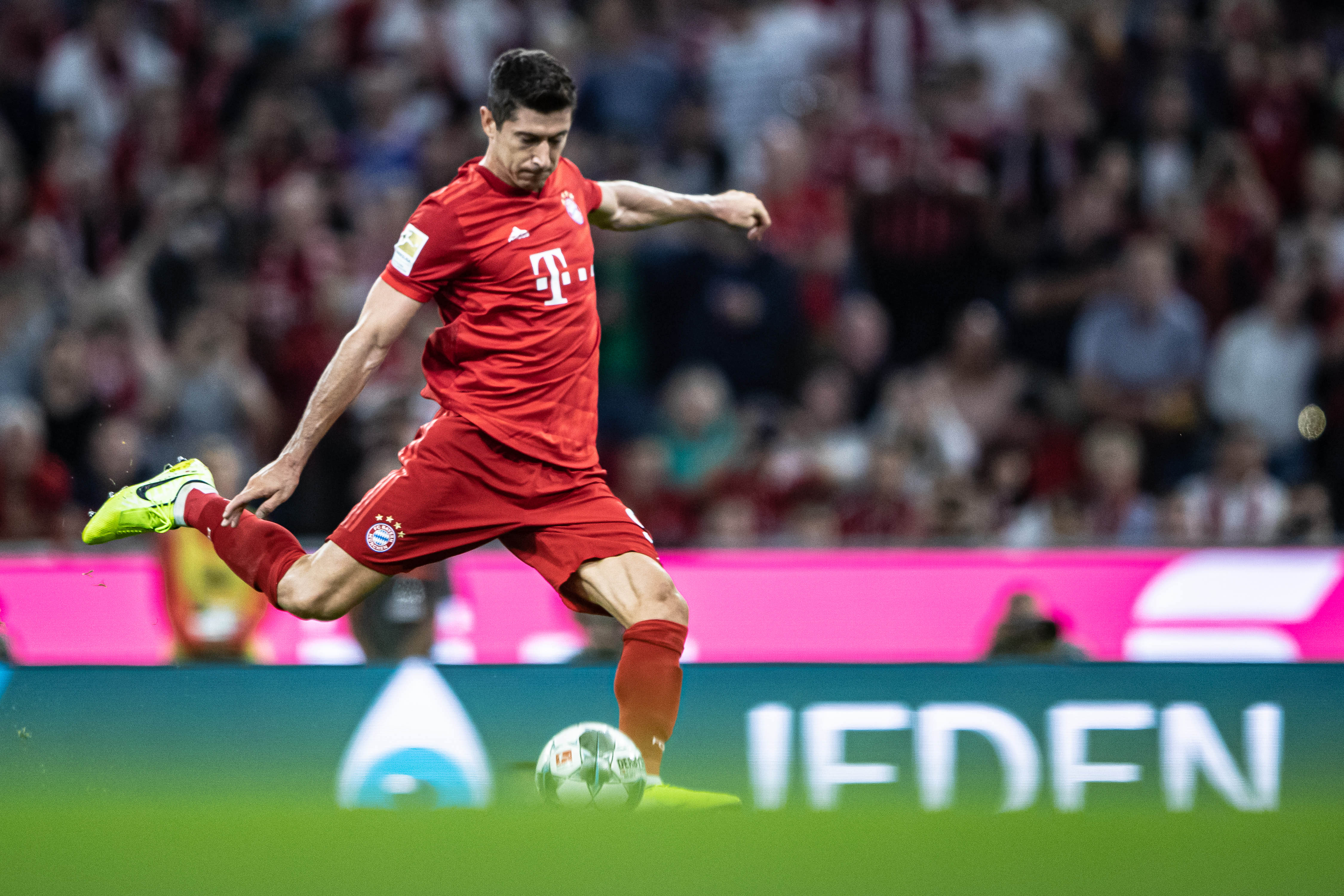 伊涅斯塔：会想念踢球的时光；进巴萨一线后每天都会观察哈维