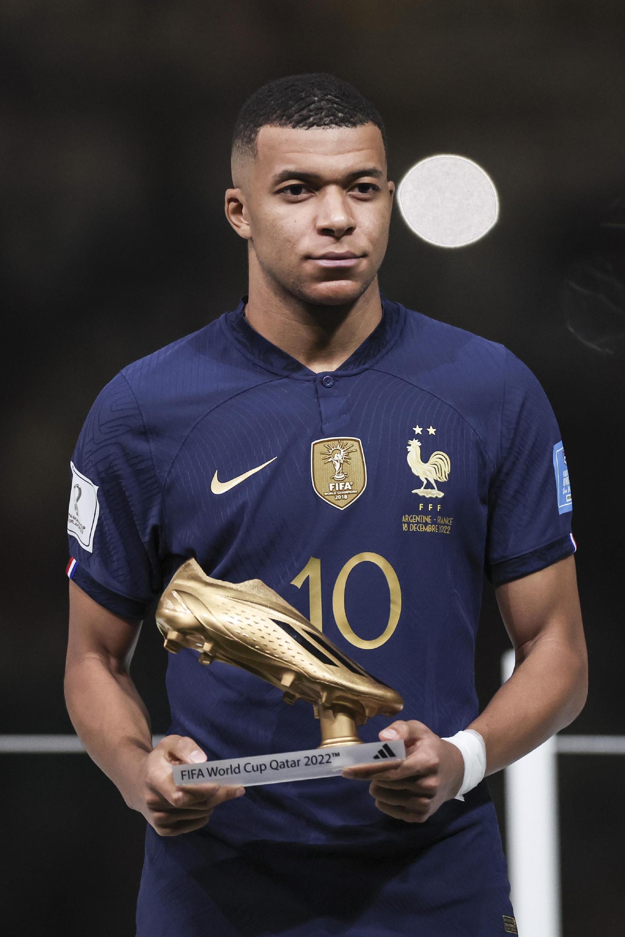 张伯伦：阿森纳具备成功的一切因素，我不算老还想继续踢球